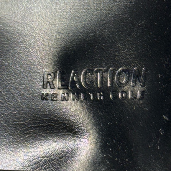 Kenneth Cole Reaction Toiletry Bag black - Picture 2 of 4